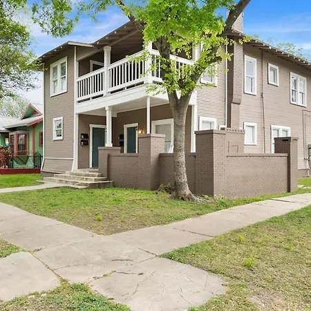 River City Retreat Best Location, Sleeps 4! Vr